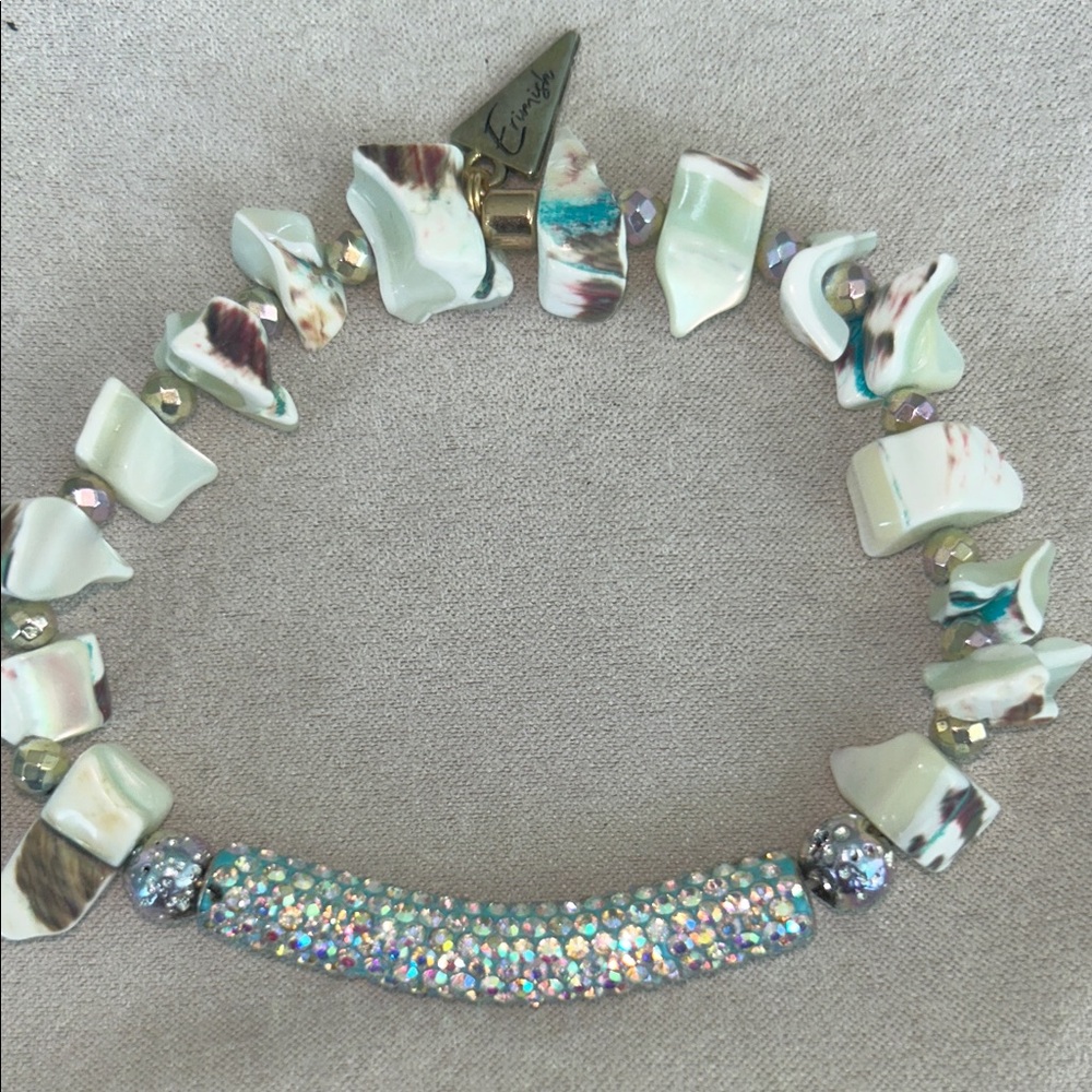 Eramish Elegant Shell-like Beaded Bracelet with Iridescent Accents